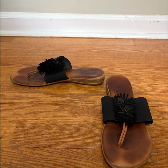 Andre Assous Woman’s Black Leather Sandals with Fringe Detail Size 9 - Picture 3 of 4